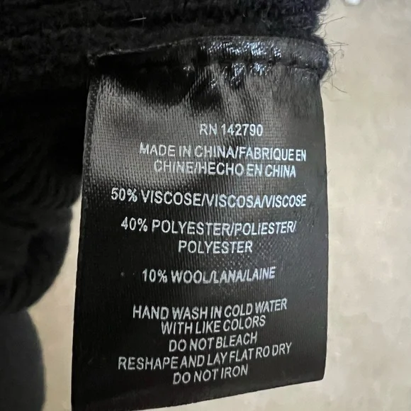 Max Sport nwt women’s size Medium, black long cardigan, scalloped edge front - Picture 4 of 7